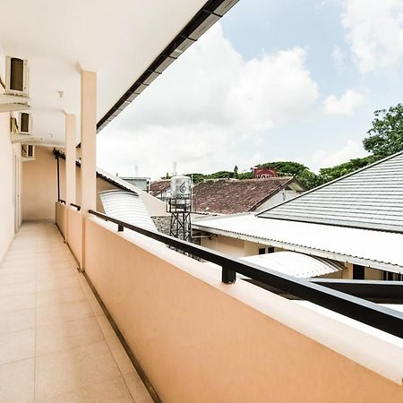 Отель Oyo Life 3398 Griya Rm 19 Syariah Сурабая Экстерьер фото