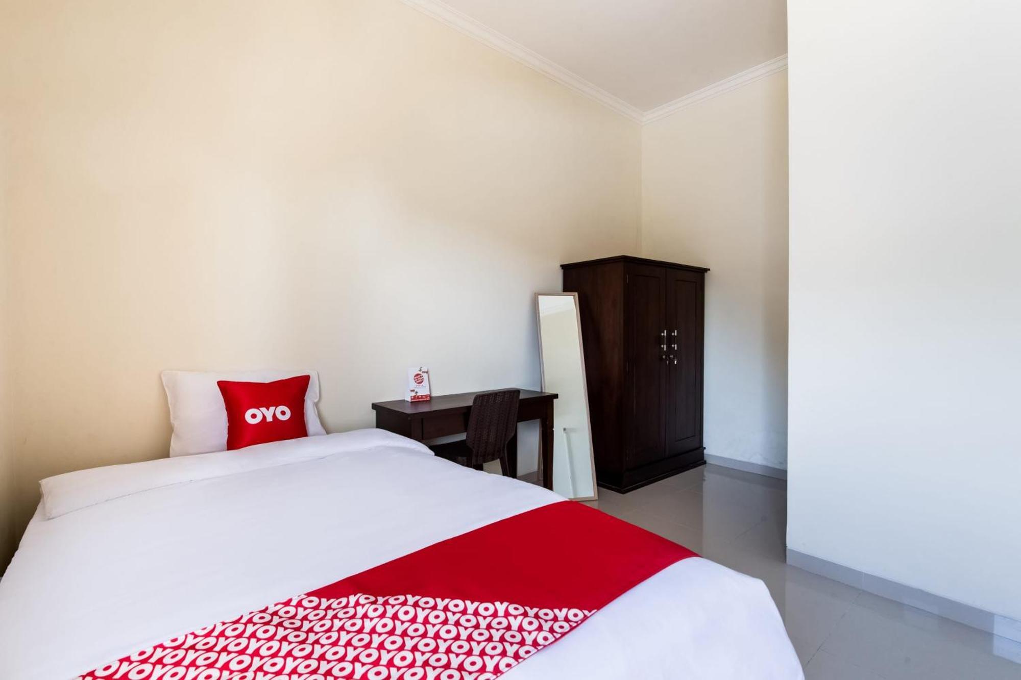 Отель Oyo Life 3398 Griya Rm 19 Syariah Сурабая Экстерьер фото