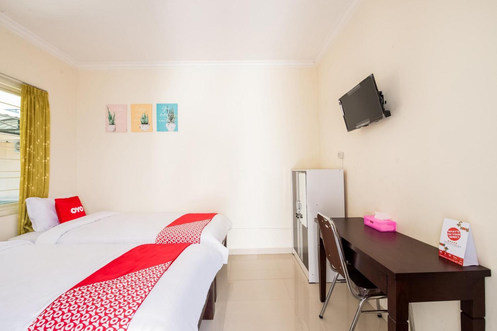 Отель Oyo Life 3398 Griya Rm 19 Syariah Сурабая Экстерьер фото