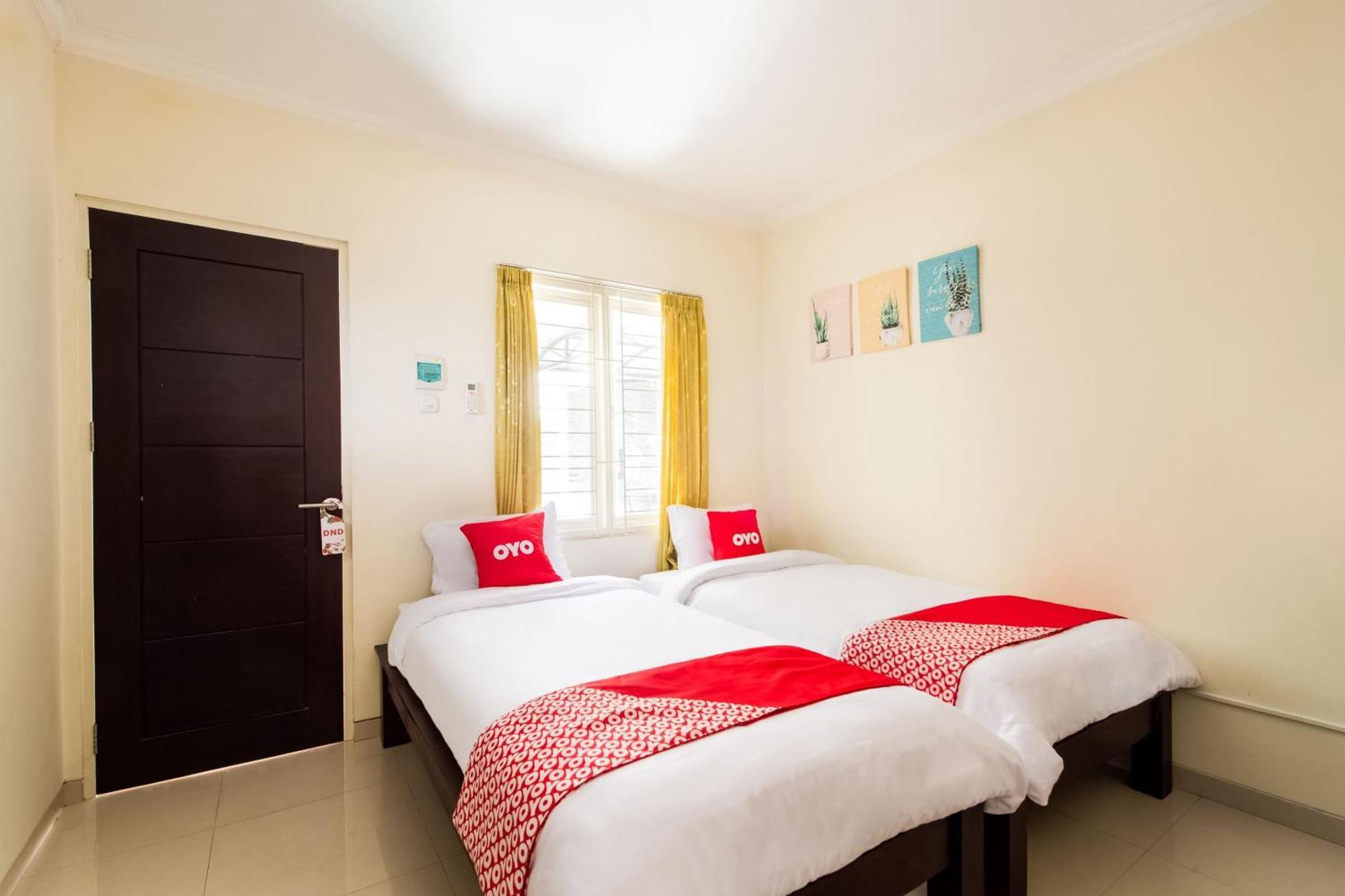 Отель Oyo Life 3398 Griya Rm 19 Syariah Сурабая Экстерьер фото